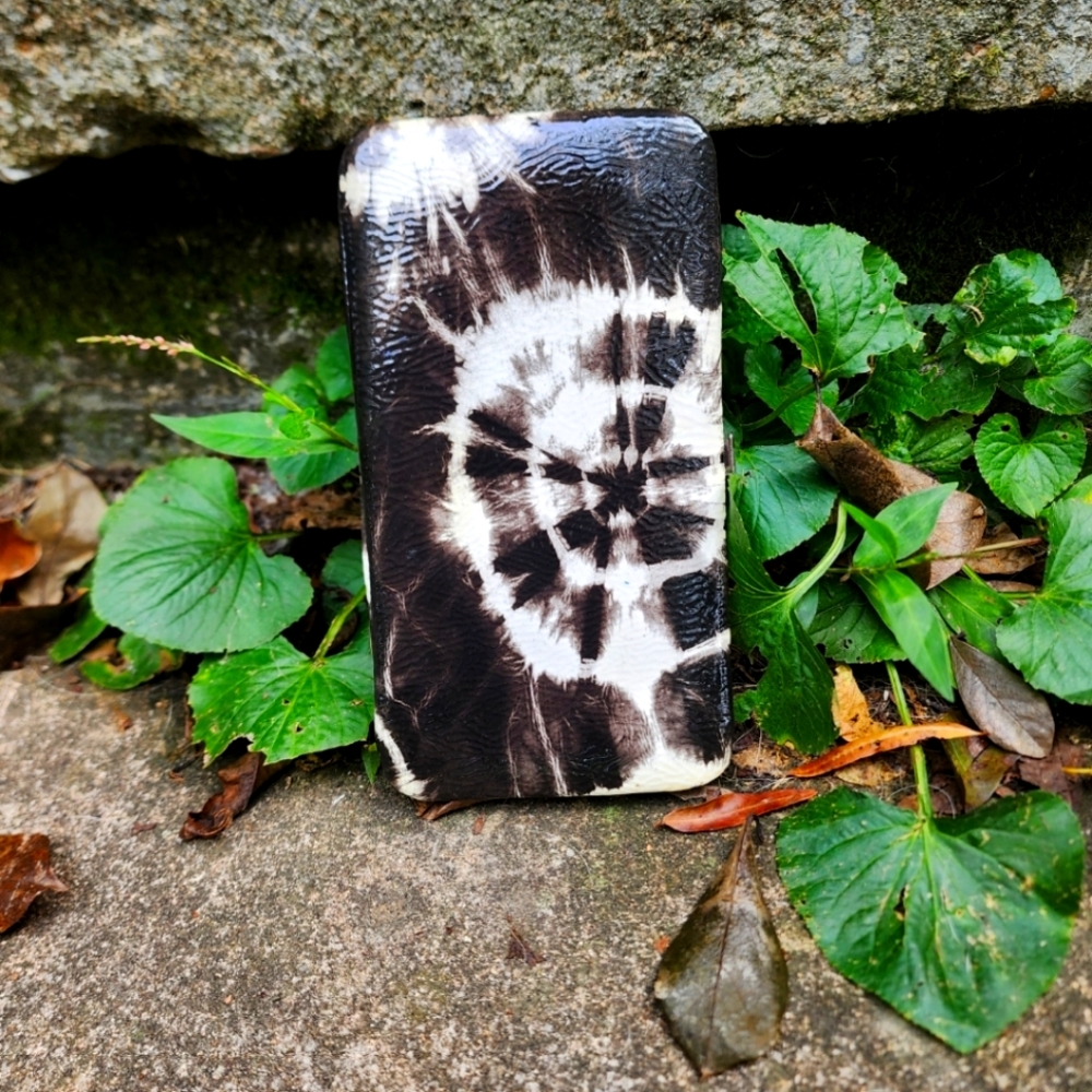 Black & White Shiny Tye Dye Clutch